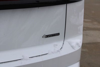 2026 Volkswagen Atlas Cross Sport 2.0T SEL R-Line Black