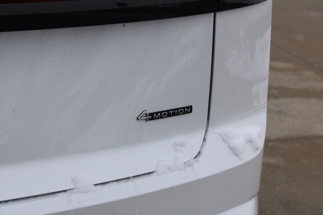 2026 Volkswagen Atlas Cross Sport 2.0T SEL R-Line Black