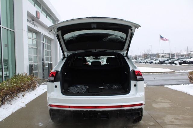 2026 Volkswagen Atlas Cross Sport 2.0T SEL R-Line Black