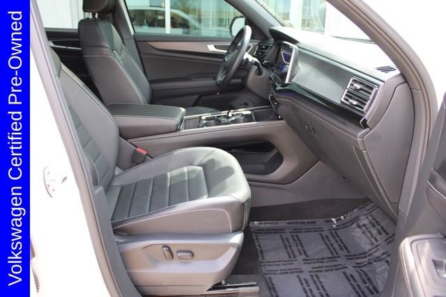 2025 Volkswagen Atlas Cross Sport 2.0T SEL R-Line Black