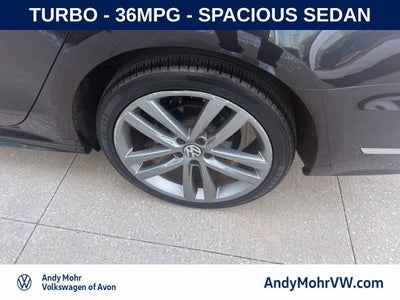 2018 Volkswagen Passat 2.0T R-Line