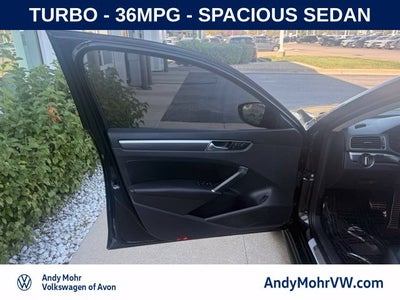 2018 Volkswagen Passat 2.0T R-Line