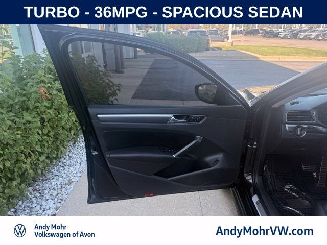 2018 Volkswagen Passat 2.0T R-Line
