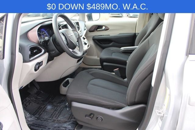 2024 Chrysler Voyager LX