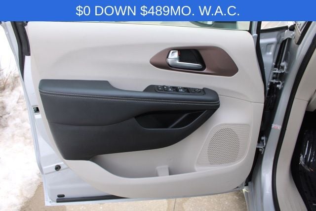 2024 Chrysler Voyager LX