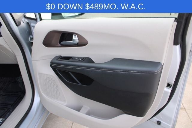 2024 Chrysler Voyager LX