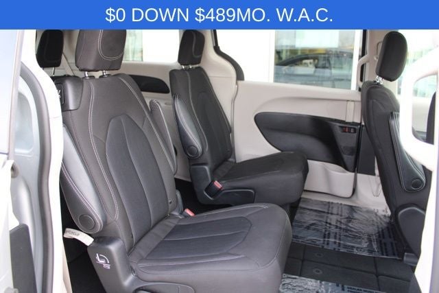 2024 Chrysler Voyager LX