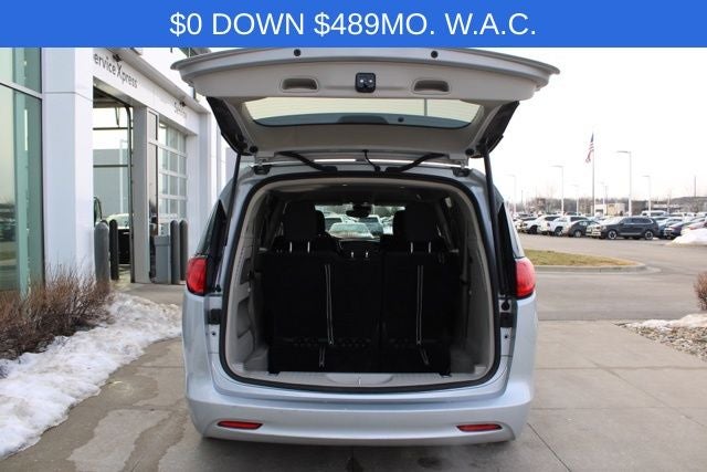 2024 Chrysler Voyager LX