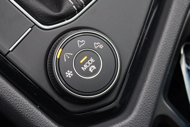 2026 Volkswagen Taos 1.5T SE Black