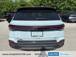 2026 Volkswagen Taos 1.5T SE Black
