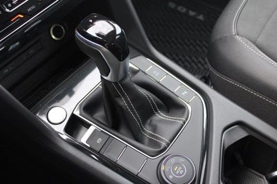 2026 Volkswagen Taos 1.5T SE Black