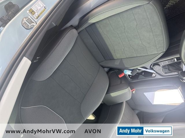 2026 Volkswagen Taos 1.5T SE Black