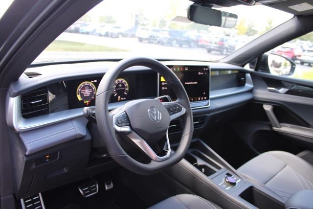 2025 Volkswagen Tiguan 2.0T SE R-Line Black