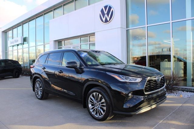 2022 Toyota Highlander Hybrid Platinum