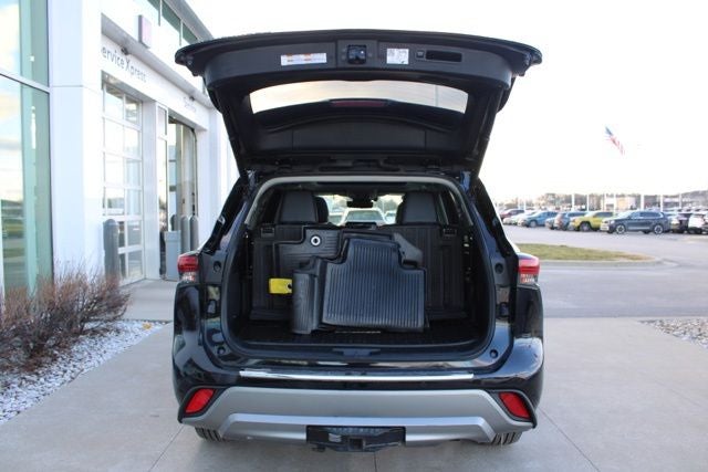 2022 Toyota Highlander Hybrid Platinum