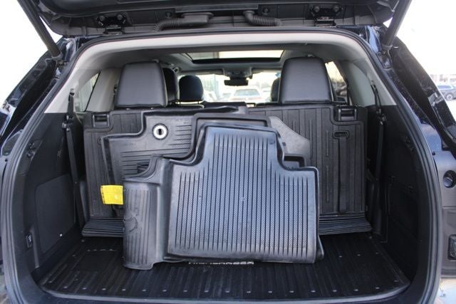 2022 Toyota Highlander Hybrid Platinum