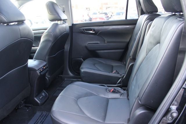 2022 Toyota Highlander Hybrid Platinum