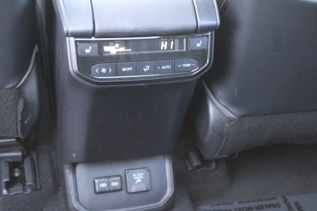 2022 Toyota Highlander Hybrid Platinum