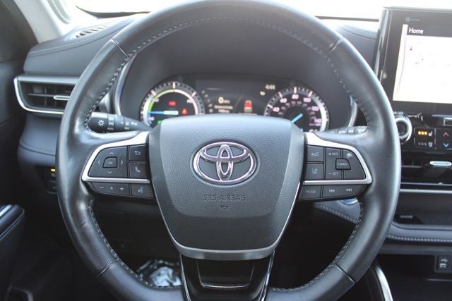 2022 Toyota Highlander Hybrid Platinum