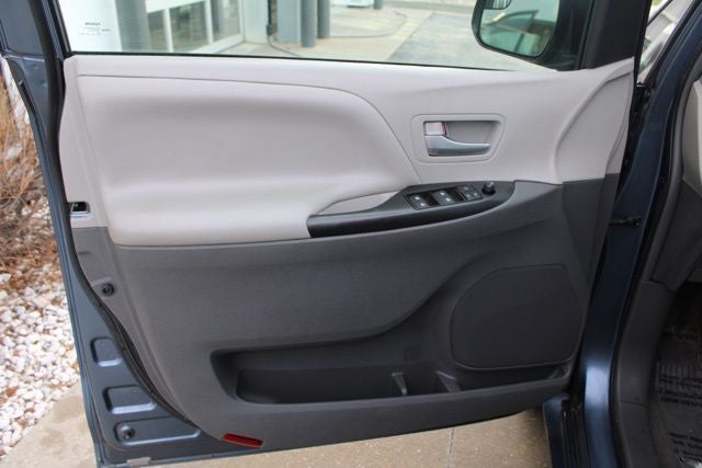 2017 Toyota Sienna LE 8 Passenger