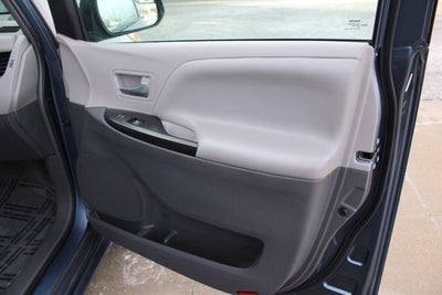 2017 Toyota Sienna LE 8 Passenger