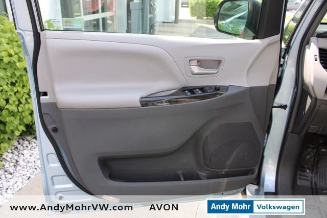 2015 Toyota Sienna XLE 8 Passenger