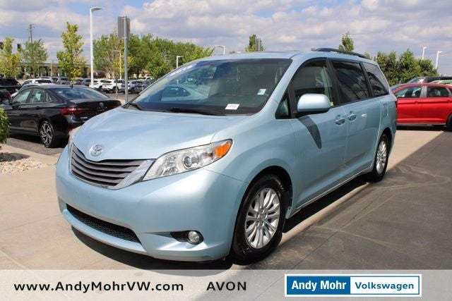 2015 Toyota Sienna XLE 8 Passenger
