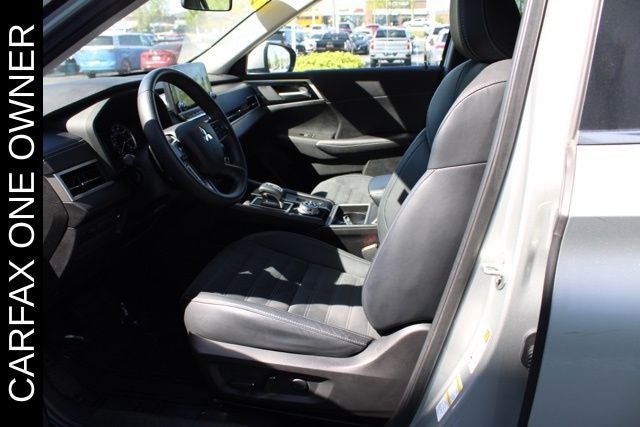 2023 Mitsubishi Outlander SE