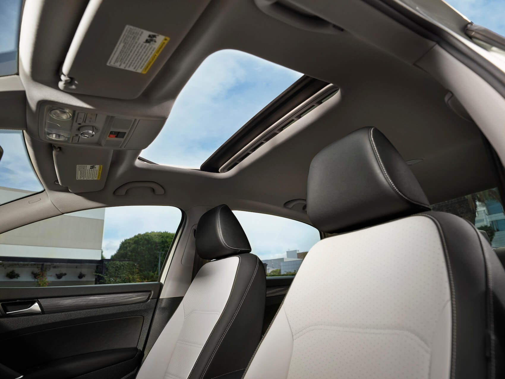 2021 Volkswagen Passat interior comfort Avon, IN
