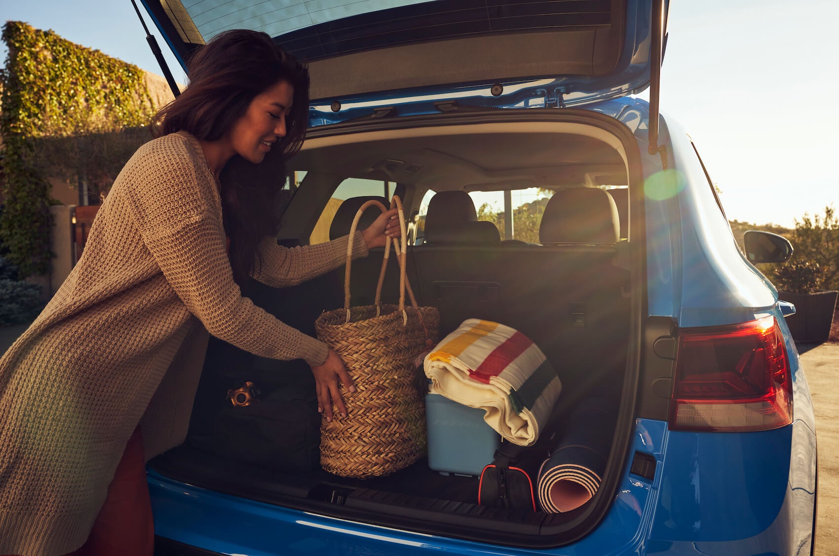 Volkswagen Taos vs. Hyundai Santa Fe Cargo